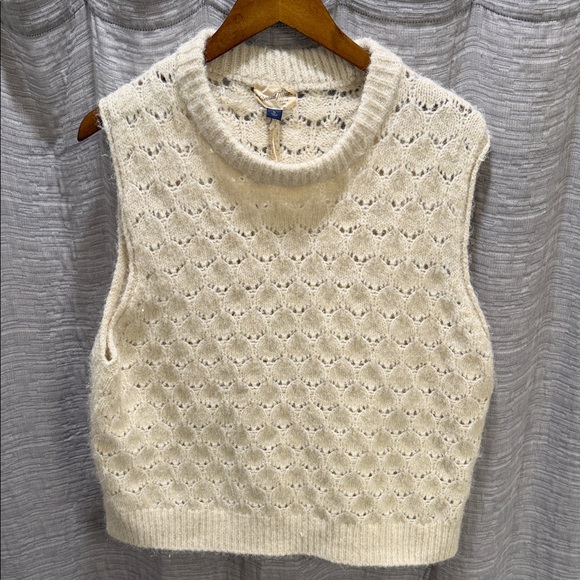 Universal Thread Jackets & Blazers - Universal Thread Cream Knit Sweater Vest NWOT